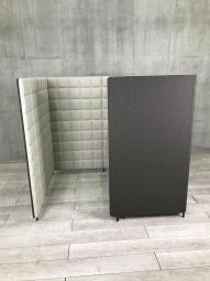 【音環境に配慮したパネルブース！個室感がほどよく増し集中して作業が出来ます！】■コクヨ（KOKUYO）製　フォーレ（fore）　ワークブース　1人用　パーテーションブース　W1800×D1400×H1500㎜　■本体：グレー　デスク：ナチュラル　■デスク付き 【ABW商材】【関東倉庫在庫品】【弊社使用欄：A01014517/A01014518/A01014519】