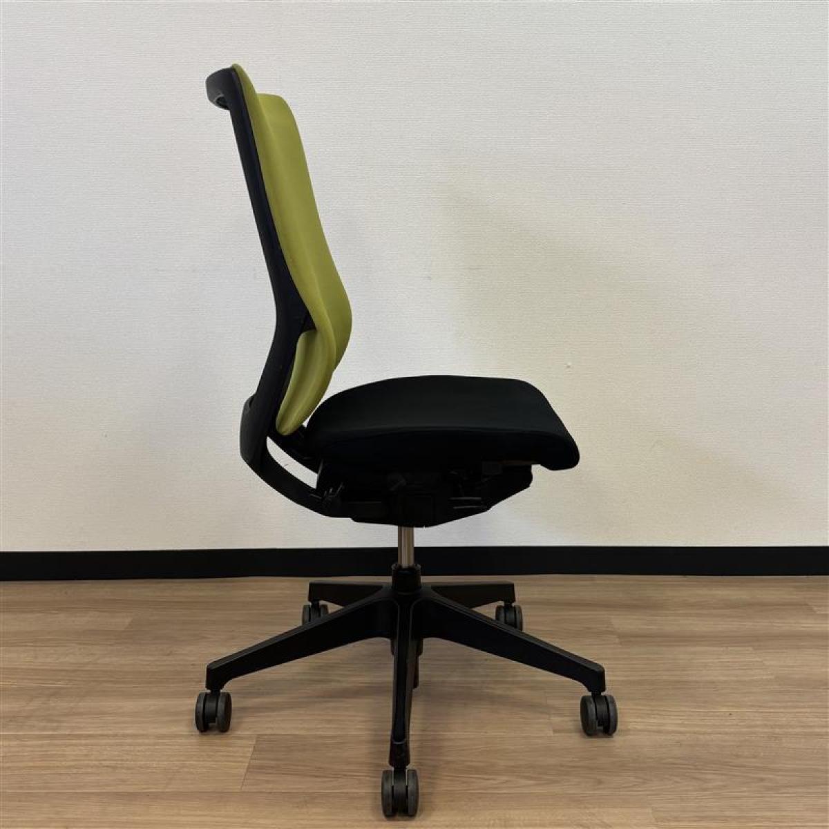 mignon 透けおなか B2タペストリー 2つ MIGNON WORKS