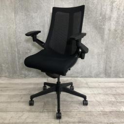 【南】【2022年製】イトーキのオフィスチェア【アクトメッシュ/ブラック】が入荷しました！　＊福岡市拠点の「オフィスバスターズ福岡南店」は、福岡はもちろん、岡山・広島エリアにも対応しています。中古オフィス家具・チェア・デスク・複合機など一式手配可能。各地に特化した在庫とワンストップ対応で、起業・移転・レイアウト変更にしっかり対応し、岡山・広島でも安心の選択肢をご提供します。＊