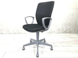 【在庫入替セール品】【ゆったりと背もたれをサポート！コスパ最高のオフィスチェア！】■コクヨ（KOKUYO）　チェロチェア　肘付ハイバック　■固定肘　■ブラック×グレーシェル【弊社使用欄：A00993905】