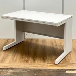 【商品入替品】ウチダ製　 スカエナシリーズ　ホワイトカラー　Kタイプ/奥一直線配線タイプ　W1200サイズ　平机