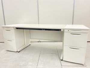 【定番サイズの幅1400㎜！ オーソドックスな片袖机＋脇机が入荷！】■プラス（PLUS）製　フラットライン(furatto_rain)　片袖机＋脇机　引き出し付き　幅1400mm　■ホワイト【入替セールにつき30%OFF！】