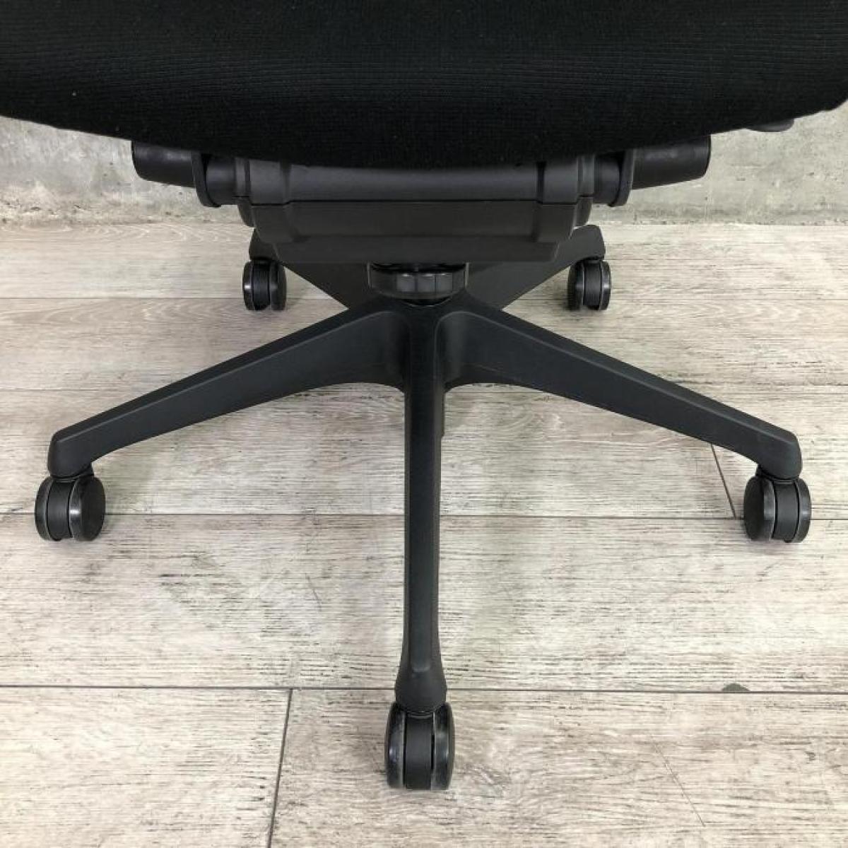 【2/7まで限定出品】オカムラ　ヴィスコンテチェア　肘付ローバック オカムラ ヴィスコンテチェア ローバック 肘なし キャスター付