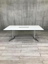 【オカムラ製高級テーブル、ラティオⅡが入荷！人気の高い会議用テーブル！】■オカムラ（okamura）製　ラティオ(RATIO)Ⅱシリーズ　ミーティングテーブル　会議用　短形　W2100×D1100㎜　■配線カバー付　■ホワイト