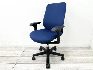 【定価約8万円】【コストパフォーマンス抜群！イトーキのトルテチェア！】■イトーキ/トルテ　■ブルー　■可動肘　■肘付ハイバックチェア