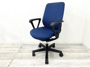 【定価約8万円】【コストパフォーマンス抜群！イトーキのトルテチェア！】■イトーキ/トルテ　■ブルー　■固定肘　■肘付ハイバックチェア