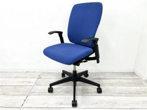 【定価約8万円】【背もたれのハイ・ローが切り替え可能！汚れにくいさに配慮したデザインのフルゴチェア！】■イトーキ/フルゴ　■肘付ハイバックチェア　■可動肘　■ブルー