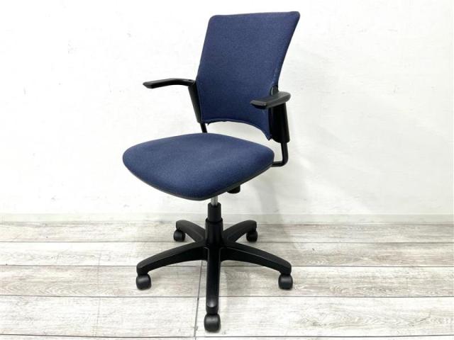 zh　デュオレスト　コンフィ―プラス　ブラック　へッドレスト・固定肘付き　中古品 zh デュオレスト コンフィ―プラス ブラック へッドレスト・固定