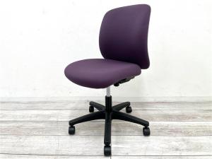 【定価約3万円】【ロット商品】【コンパクトサイズで配置しやすい！】■イトーキ（ITOKI）製　ボニート（Bonito）チェア　肘無し　ローバック　■パープル＋ホワイト　【丸くてかわいいフォルムのローコストチェア】