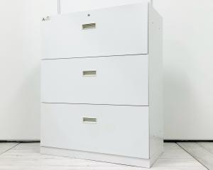 【7月上旬入荷予定！】【定番の引き出しタイプ(ラテラル)】■ウチダ（UCHIDA）製　BEストレージ　ローキャビネット　3段ラテラル書庫　ベース付き　■本体：ホワイト【弊社使用欄：A01019158】