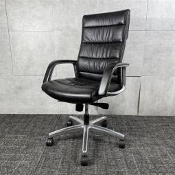 定価約40万！【博】【本格派の高級革張りチェア入荷！】　■オカムラ　CEチェア　肘付　ハイバック　革　役員　上長　自宅　中古　福岡　博多　天神　九州最大級