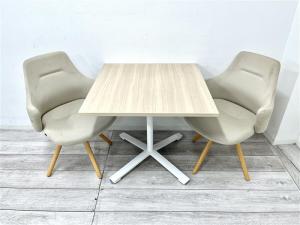 【セット商品】【定価約20万円以上】【木目天板の角テーブルとミーティングチェアのセット！】■コクヨ/ビエナ　■ナチュラル天板/ホワイト脚　■角テーブル　キャスタｰ付き　　■休憩室・リフレッシュルーム ■オカムラ/ライブス　■肘付ミーティングチェア　ベージュ　■木製脚※セット商品のため配送料は要相談になります。