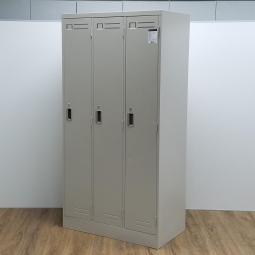 【商品入替のため、残り1台限り】コクヨ　LKシリーズ　ニューグレー　W900/D515/H1790サイズ　ゆとりのある収納スペース！　衣類や個人の荷物・貴重品の管理にオススメ！　3人用更衣ロッカー！！