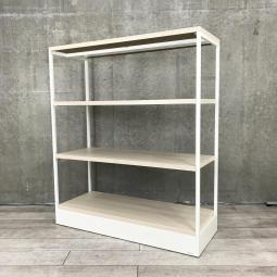 【物を置くことはもちろん、空間をさりげなく仕切るパーテーションにもなるシェルフです！】■オカムラ(okamura)製　ライブス（Lives）シェルフ　スチールラック　W1200×D450×H1410㎜　■フレーム：ホワイト　棚：ナチュラル木目調　■ABW