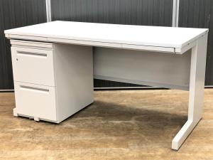 【お得なセット品】オールホワイトのW1400デスク+3段ワゴンセット！上長席としてもおすすめの人気デスク！
■デスク：内田洋行/スカエナ Kタイプ/ホワイト　ワゴン：内田洋行/STワゴン/ホワイト