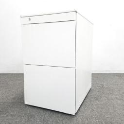 【おつとめ品】【フリーアドレスデスク用としてもオススメ！】■オカムラ　Pro Unit(プロユニット)シリーズ　3段ワゴン　ホワイト　■フラットフェイスなデザイン！※上部凹みあり