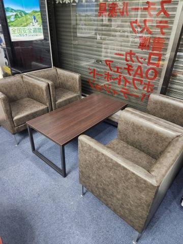 【限定1台】【希少品！】　■その他メーカー　1人掛けソファー×4台　センターテーブル×1台　（バラ売り不可）