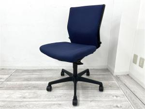 【在庫セール品】【定価9万円】【オフィスの定番チェア！起業や入替に！長時間のデスクワークもランバーが快適にサポート！】■オカムラ (okamura)製　エスクードチェア (ESCUDO)　肘無ローバック　■色：ダークブルー