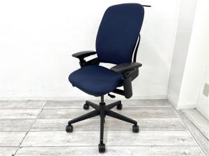 【定価17万円】【欧米一番人気メーカー！座れば分かるファーストインパクト！！】■スチールケース（Steelcase）　リープHDチェア　肘付　ハイバック　■可動肘/ウレタン肘　■ハンガー付　■マリンブルー