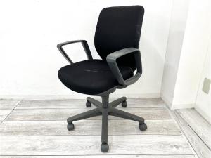 【在庫セール品】【定価7万円】【快適さと集中力をキープできるセディスタチェア入荷！優しく包み込むような座り心地！】■コクヨ製　セディスタチェア　肘付ローバック　■ブラック　■固定肘