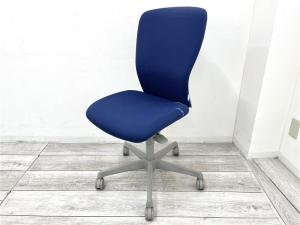 【在庫入替セール品】【定価8万円】【シンプルなデザインと厚みのあるクッションが大人気！機能充実のワーキングチェア】■オカムラ（okamura）　スラート（sulato）　ハイバック　肘無し　■ミディアムブルー×グレーシェル