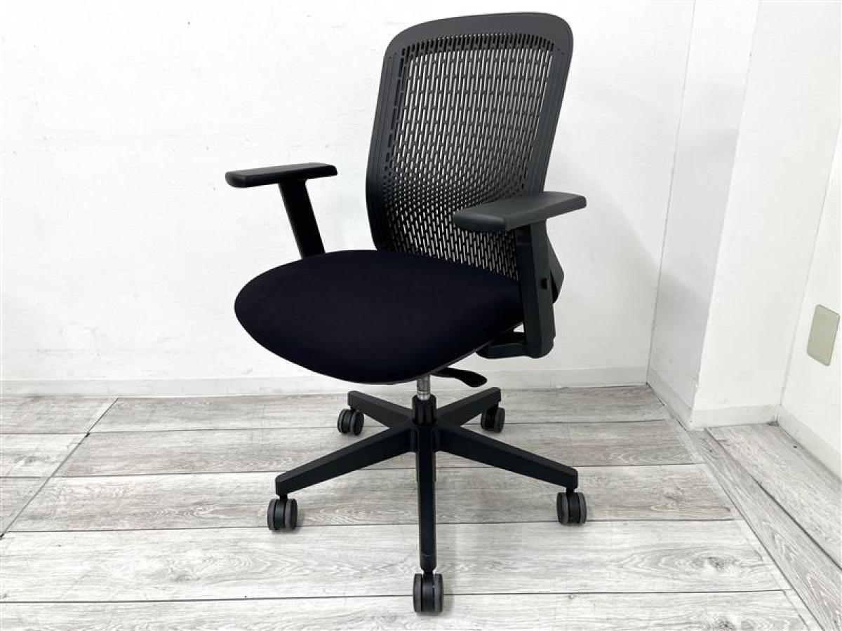 【定価約6万円】【グラデーションメッシュが視覚的、性能的にも優れたオフィスチェア】■プラス/トライチェア　■ブラック　■可動肘　■背樹脂メッシュ
                        トライチェア
                                    中古
            