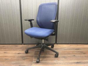 【訳アリ特価品】■オカムラ　シルフィー　■ブルー　■ハイバック　〈何かを我慢すればお安く買える特価商品〉　※座面大きなほつれあり〈岐阜・愛知・三重・静岡・福井〉