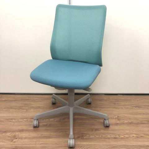 【中古】フルーエントチェア  オカムラ（okamura） 肘無ローバックチェア