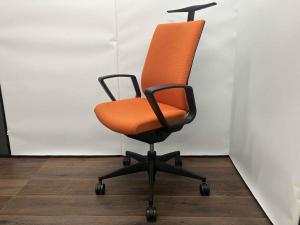 【在庫入れ替えSALE】【ランバーサポート標準装備！納得の座り心地のロングセラー商品！】■コクヨ（KOKUYO）　ウィザード２（wizard2）チェア　ハイバック肘付き　■サークル肘　■タンジェリン (オレンジ) ×ブラックシェル　■ハンガー付き　〈岐阜・愛知・三重・静岡・福井〉
