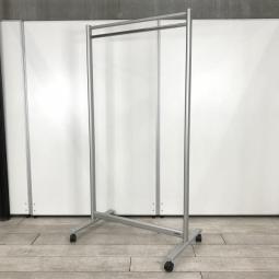 【在庫入れ替えSALE】【オフィスに1台は必要なコートハンガー！シンプルで使いやすい！】■オカムラ製　コートハンガー　■シルバー　■キャスター付〈岐阜・愛知・三重・静岡・福井〉