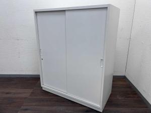 【在庫入れ替えSALE】【スライド引き戸だから開閉スペースに困りません！】■ITOKI（イトーキ） シンライン（Thin Line）2枚扉　引き違い書庫　■色：ホワイト　■シリンダー錠〈岐阜・愛知・三重・静岡・福井〉