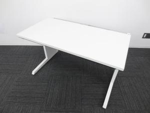 【おつとめ品】【配線カバー無し】【配線カーバーの有無を気にしない方にお勧め！】イトーキ製　CZR　平机　幅1200㎜　高さ720㎜　大人気ホワイトカラータイプ