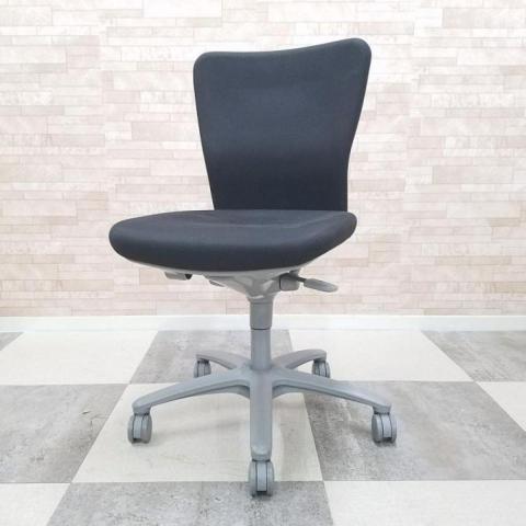 【中古】カロッツァチェア  オカムラ（okamura） 肘無ローバックチェア