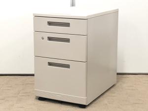 収納抜群の3段ワゴンが入荷！H70㎝のデスク下に入れられる定番ワゴン！！
■コクヨ/MX/ニューグレー