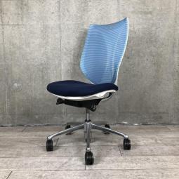 【定価約13万円】【前傾機能付きで作業効率アップ！オフィスにもご自宅用にも人気の一品！】■オカムラ（okamura）製　Sabrina（サブリナ）　ハイバック　肘無　■背面メッシュ　■背：アクアブルー /座：ダークブルー × ホワイトシェル
