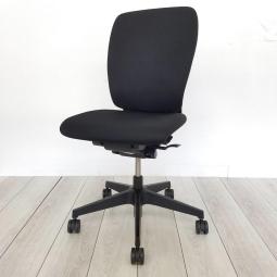 【在庫セール品・1脚限定】取っ手つき定番チェア！　イトーキ/トルテ　肘無ローバックチェア
