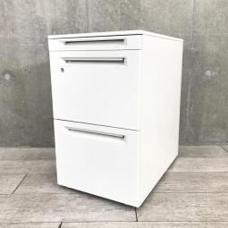 【在庫セール品・3台限定】■オカムラ（okamura)製 アドバンスシリーズ　３段ワゴン　フリアド用　■高さ：650mm　■色：ホワイト　■シリンダー錠　【フリーアドレスの必須品！収納とワークスペースの拡張にオススメ！】