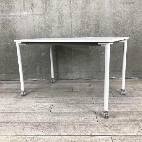 【4台入荷】【2025.07.08入荷予定】【フレキシブルに使用可能なキャスター付きワークテーブル！】■イトーキ（ITOKI）製　アクティブフィールド（Active Field）　ワークテーブル　パーソナルテーブル　W1200×D700㎜　■キャスター付き　■ホワイト　■配線カバー：ホワイト【来店限定キャンペーン】オフィスバスターズ　梅田本店