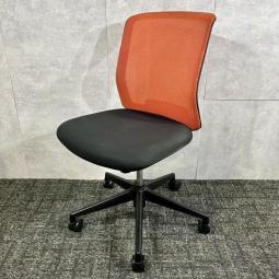 【8脚入荷】【ロット入荷品】【大幅増員にも対応可】　■ウチダ（UCHIDA）製　カリッサ（Carissa） 　肘無し　ローバックチェア　メッシュ　オレンジ×ブラック　買い増し　増員　引っ越し　移転　起業　オフィスバスターズ　心斎橋店