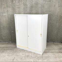 【手狭オフィスで大活躍！導線を確保できる引き違い戸のキャビネット！】■ウチダ（UCHIDA）製　BEストレージシリーズ　引き違い書庫　2枚扉　■シリンダー錠　■ホワイト　※日焼け有【弊社使用欄：A01019161】