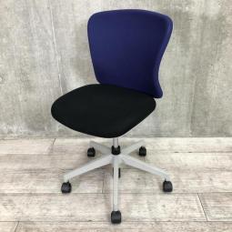 【ローコストチェアの定番！】■イナバ（inaba）　バルチェ（Valche）　ローバック　肘無し　■背面ブルー × 座面ブラック×グレーシェル　【使いやすいスタンダードなデザイン】