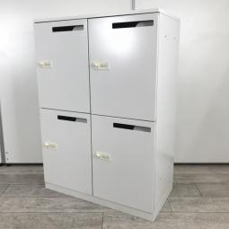 【便利なダイヤル錠タイプ！鍵を持ち歩く必要がありません！】■コクヨ（KOKUYO）製　4人用パーソナルロッカー　■メール投入口付　■ホワイト　天板付　■ダイヤル錠　※非常解錠キーは付属しておりませんのでご相談ください！