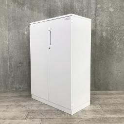 【幅800奥行400㎜】【収納物がひとめで分かる両開き戸タイプ！】■コクヨ（KOKUYO）製　エディア（EDIA）シリーズ　両開き書庫　ローキャビネット　■天板・ベース付　■ホワイト　■シリンダー錠 【弊社使用欄：A01020410】