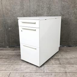 【関東倉庫在庫品】【基本的な仕様のワゴンです！】■オカムラ製　ワゴン3段　■ホワイト【弊社使用欄：A00983815】【ECBMC】