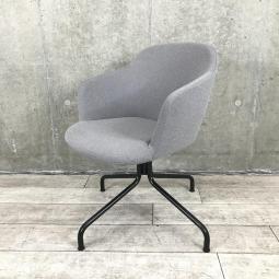 【関東倉庫在庫品】【座面が回転するチェア！】■オカムラ製　8117シリーズ　ミーティングチェア　■グレー【弊社使用欄：A00985239】【ECBMC】