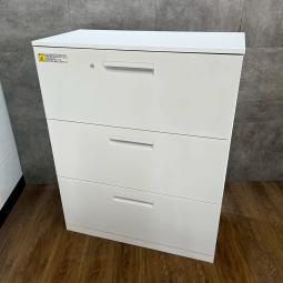 内田洋行製の【ラテラル書庫/HS】が入荷しました！　＊福岡市拠点の「オフィスバスターズ福岡南店」は、福岡はもちろん、岡山・広島エリアにも対応しています。中古オフィス家具・チェア・デスク・複合機など一式手配可能。各地に特化した在庫とワンストップ対応で、起業・移転・レイアウト変更にしっかり対応し、岡山・広島でも安心の選択肢をご提供します。＊