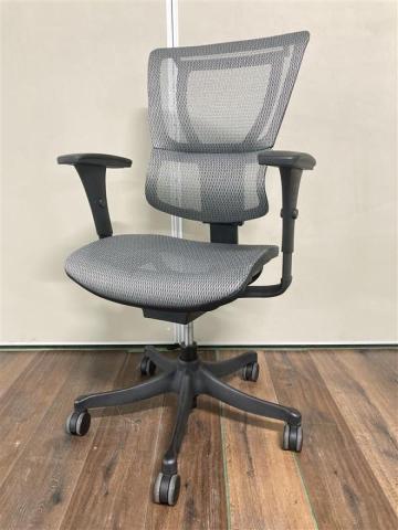 【テレビにも起用されている有名なチェアが状態良好で入荷いたしました！】■エルゴヒューマン(Ergohuman)　■スマート(Smart Chair)　■肘付きチェア　■グレー〈岐阜・愛知・三重・静岡〉
※先行予約商品(7月中旬入荷予定)