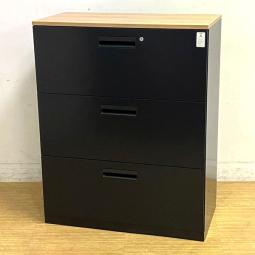 コクヨ　エディアシリーズ　3段ラテラル書庫　定番鍵付キャビネット　シリンダー錠　レアなブラックカラー　A4×3段分を収納可能　お洒落な天板付き