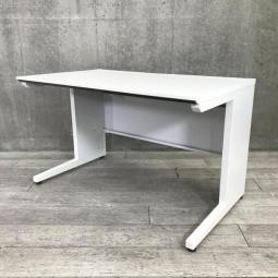 【2台限定！7/9入荷予定】【デスクのスタンダードサイズ！W1200の平デスク！】【人気のホワイト色】■コクヨ（KOKUYO）製　is（アイエス）シリーズ　平机　■横幅1200㎜×奥行き700㎜　■引き出し無　■ホワイト　オフィスバスターズ心斎橋店★