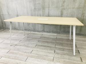 【時代は大型ハイテーブル！】アクティブなミーティングスペースを作り出す人気テーブル！スタイリッシュなデザインで雰囲気を演出！
■内田洋行/レムナ/ナチュラル　W2400㎜/D1200㎜/H1000㎜